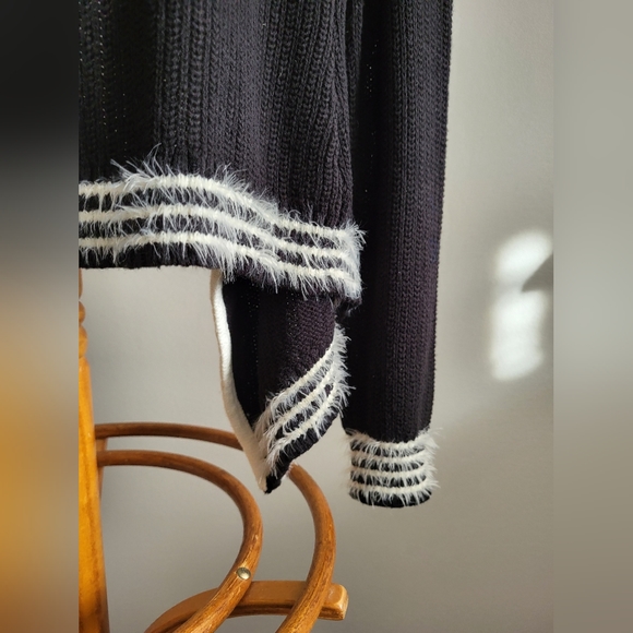 CANDIE'S | Black & White Shrug Sweater Size L - Picture 9 of 14